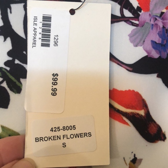 Isle Apparel flowered dress - Picture 4 of 5